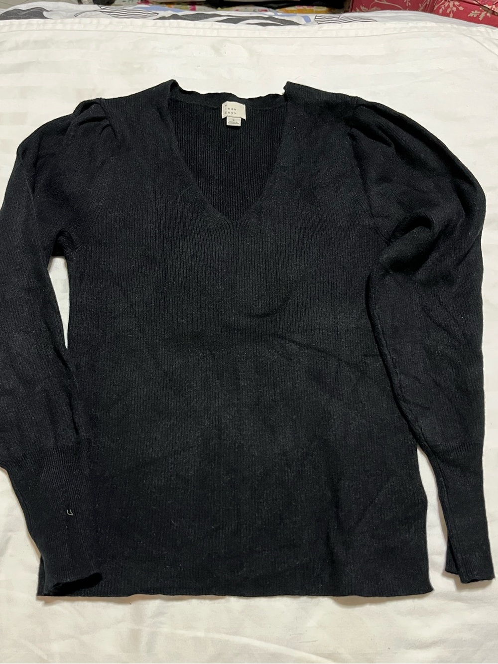 Classic Black V-Neck Sweater
15-04 ABCD